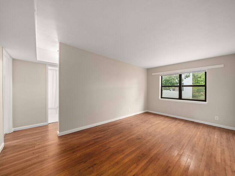 More Photos Of 615 Biltmore Ave, Asheville Apartments For Sale