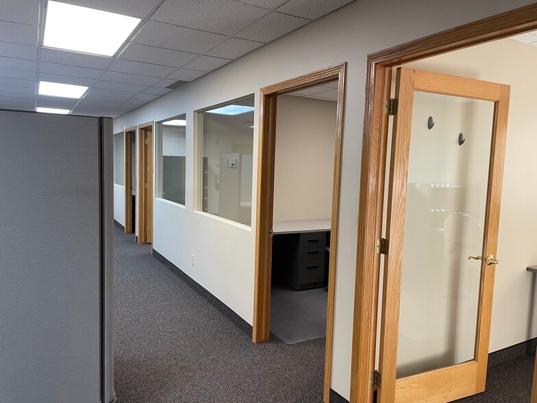 More Photos Of 231 Main St, Elk River Office For Lease