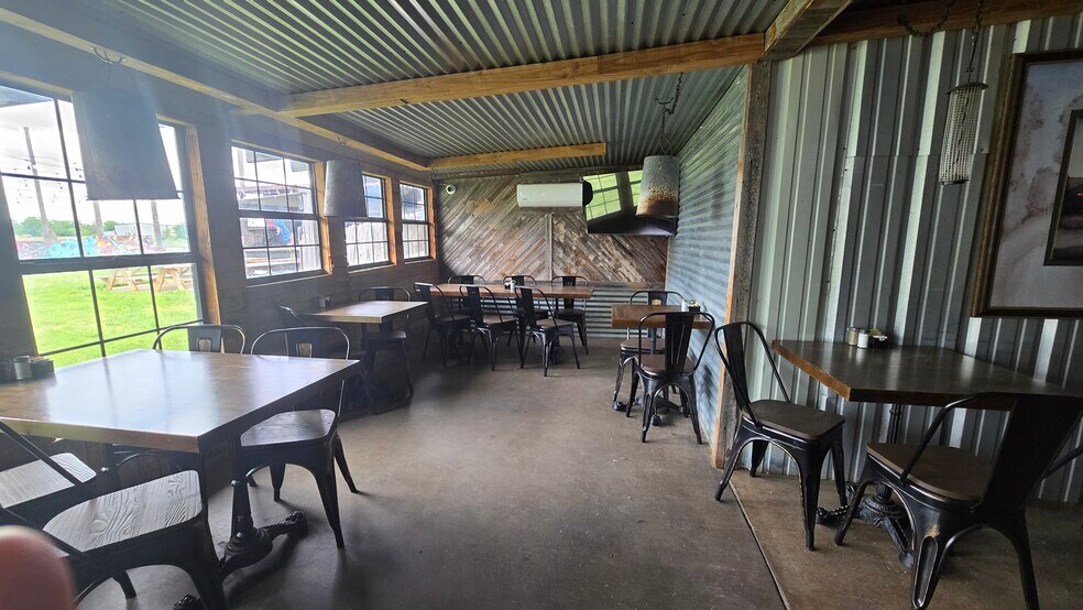 More Photos Of 4021 Acton Hwy, Granbury General Retail For Lease