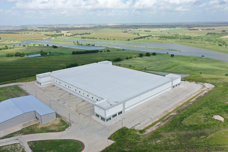 More Photos Of 370 BFG 9000 Way, Taylor Warehouse For Lease