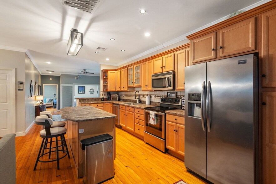 More Photos Of 140 Clinton St, Schenectady Storefront Retail Residential For Lease