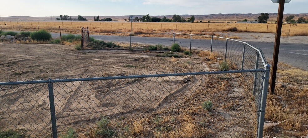 More Photos Of 27564 Highway 119, Taft Specialty For Sale