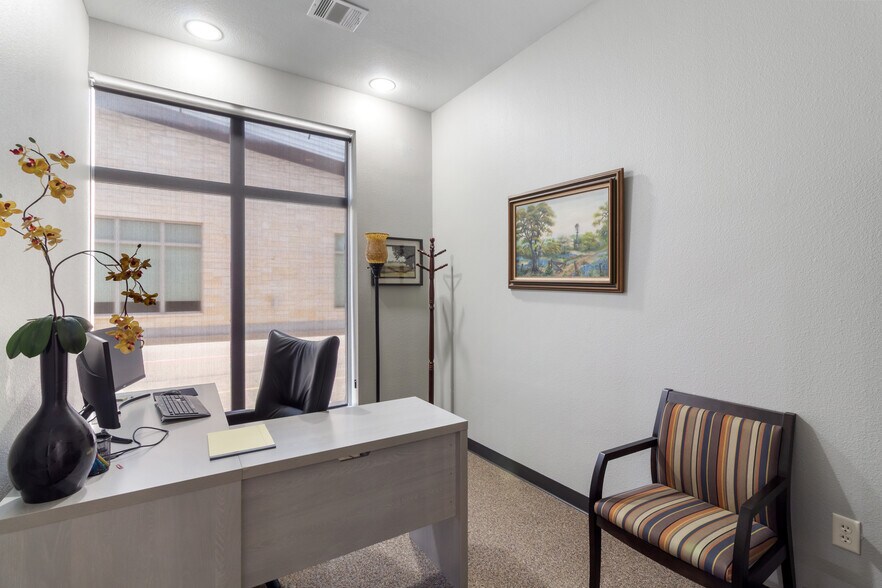 More Photos Of 750 William D Fitch Pky, College Station Loft Creative Space For Lease