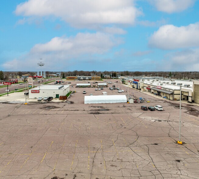 More Photos Of 308 S State St, Fairmont Unknown For Lease