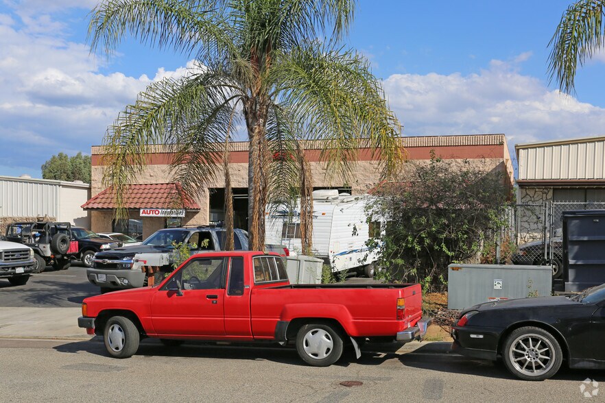 More Photos Of 146 Vinewood St, Escondido Warehouse For Lease