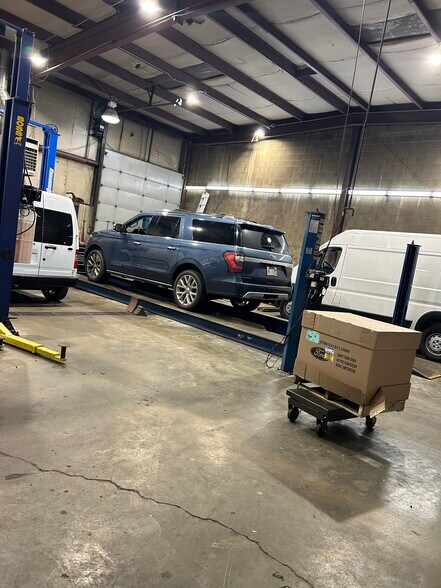 More Photos Of 2547 Valley St, Dayton Auto Repair For Sale