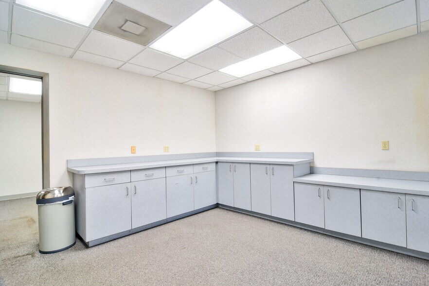 More Photos Of 3275 66th St N, Saint Petersburg Medical For Sale