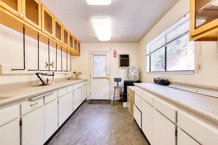 More Photos Of 155 Cherry Creek Rd, Cloverdale Winery Vineyard For Sale