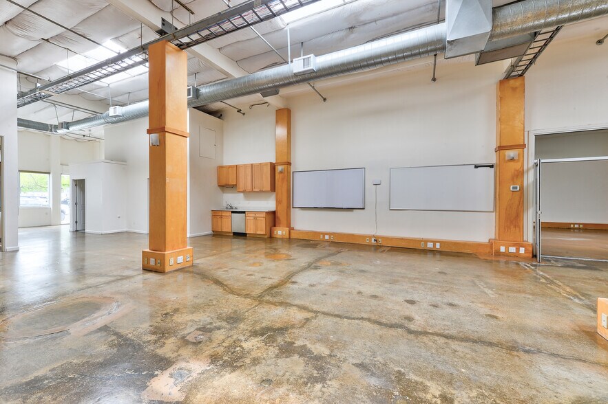 More Photos Of 977-979 Commercial St, Palo Alto Research And Development For Lease