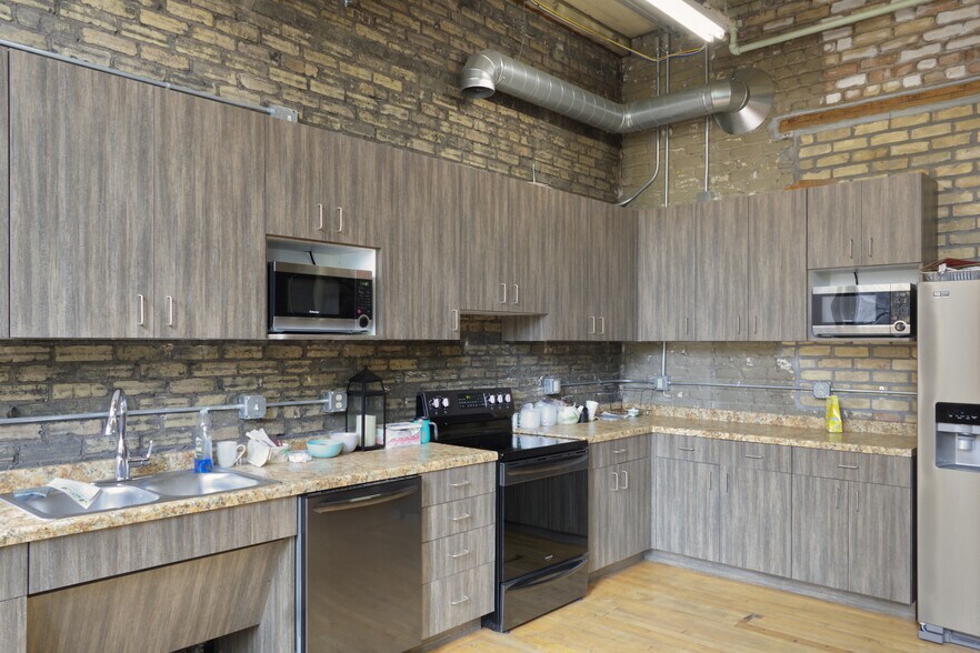 More Photos Of 755 Prior Ave N, Saint Paul Research And Development For Lease