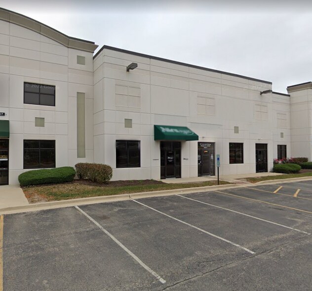 More Photos Of 181 W Crossroads Pky, Bolingbrook Warehouse For Lease