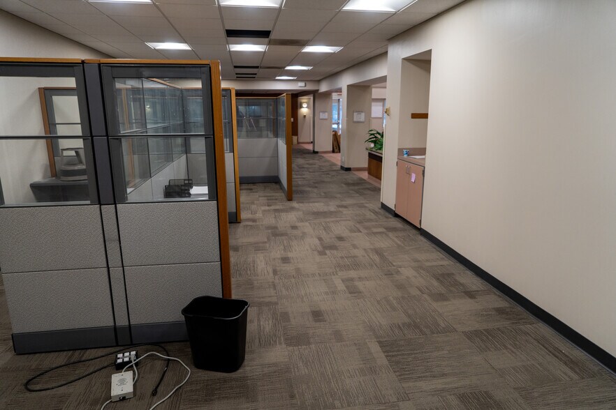 More Photos Of 115 Genesee St, Auburn Bank For Lease