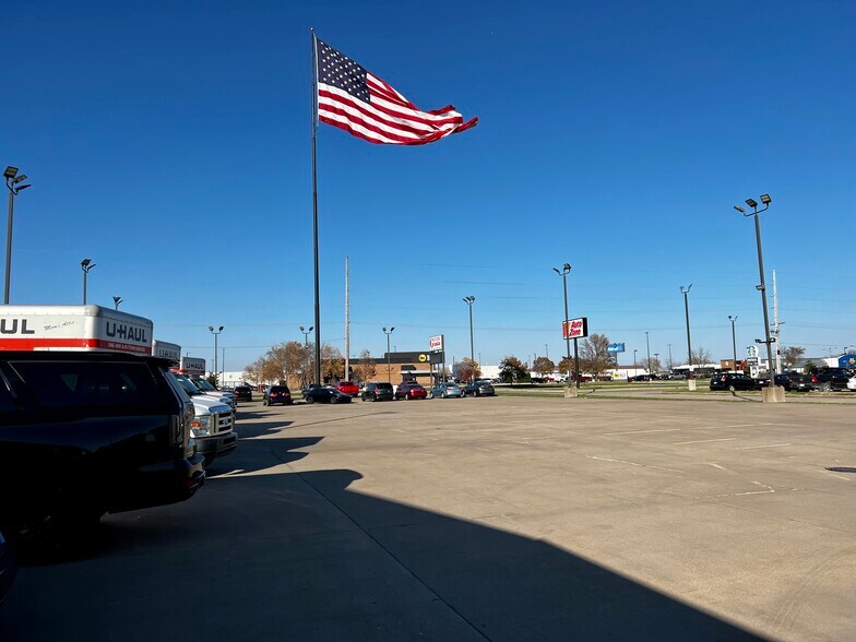 More Photos Of 1719 E Jackson St, Macomb Auto Dealership For Sale
