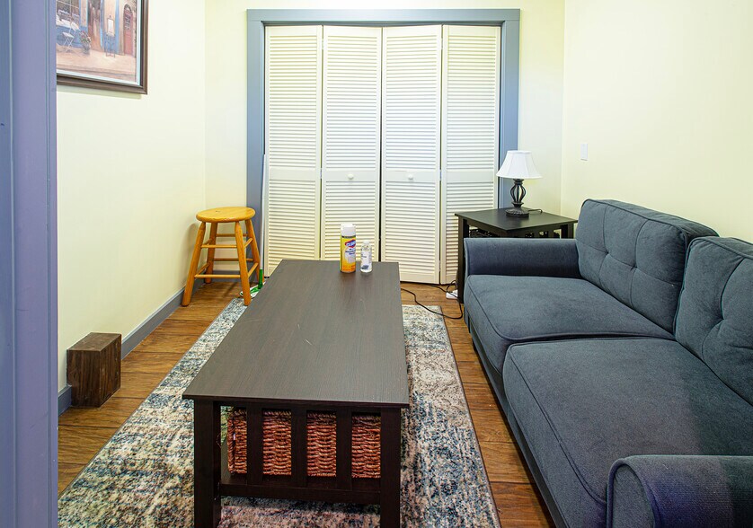 More Photos Of 320 Riverside Dr, Florence Office For Sale