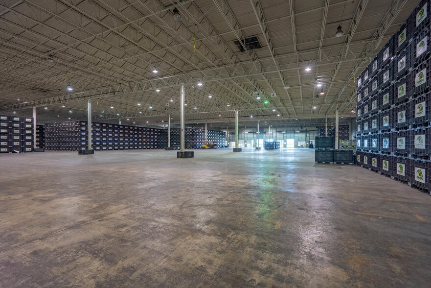 More Photos Of 1924 County Rd 3000 N, Rantoul Warehouse For Lease