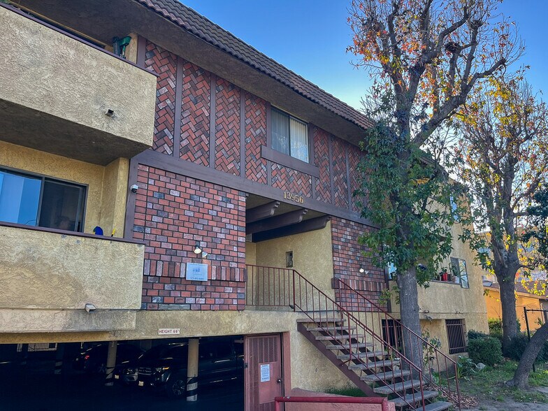 More Photos Of 13956 Vanowen St, Van Nuys Apartments For Sale