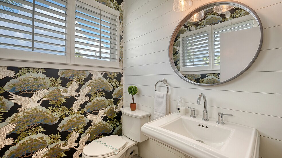 More Photos Of 5610 AVENIDA DEL MARE, Sarasota Specialty For Sale