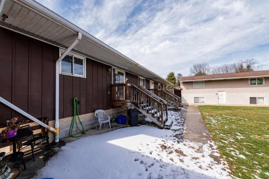 More Photos Of 18 Powers Ct, Westover Apartments For Sale