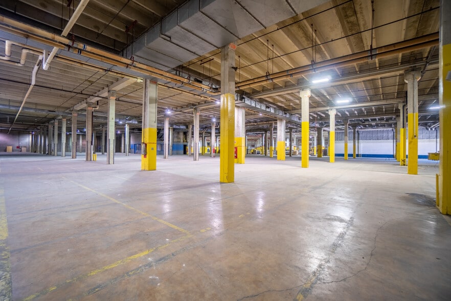 More Photos Of 3456 Meyers Rd, Memphis Distribution For Lease