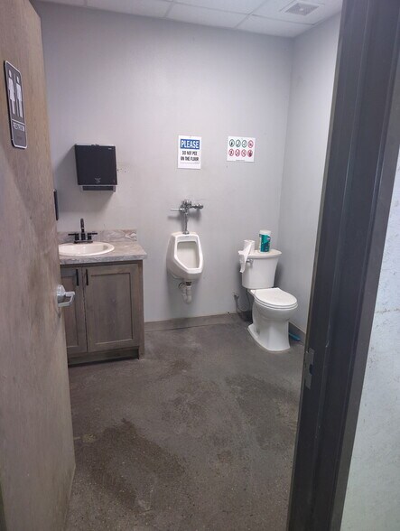 More Photos Of 155 US 285 N hwy, Pecos Warehouse For Sale