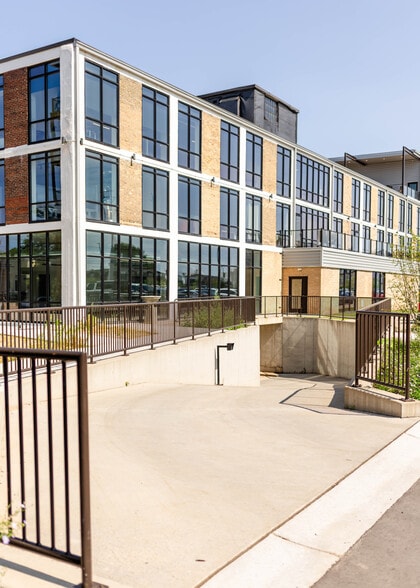 More Photos Of 540 N Broadway, Green Bay Office For Lease