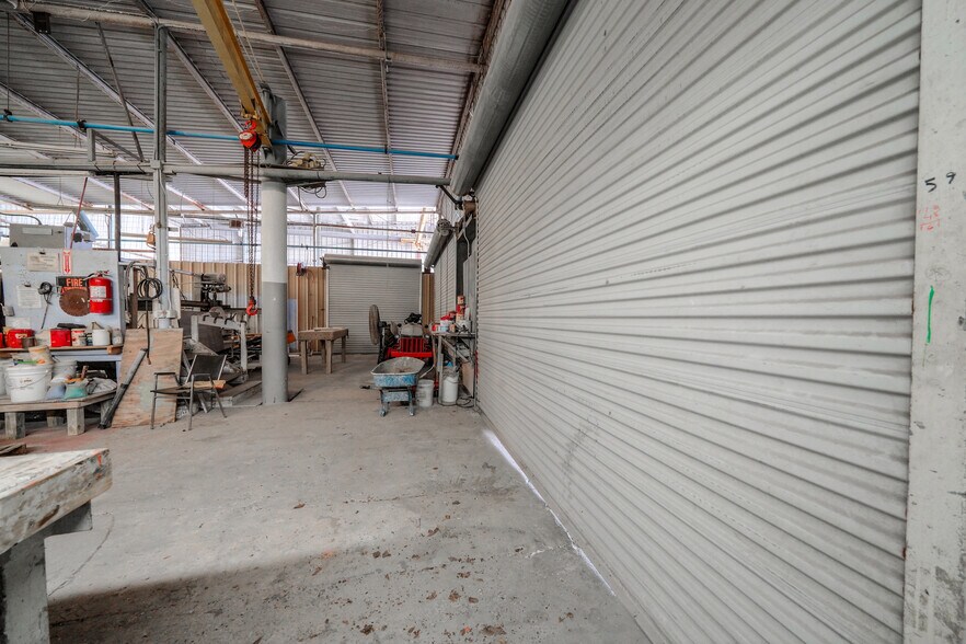 More Photos Of 6302 Saint Augustine St, Houston Manufacturing For Lease