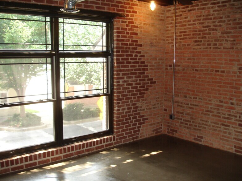 More Photos Of 289 E Main St, Westminster Office Residential For Lease