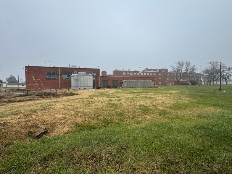 More Photos Of 6810 SE Dwight St, Topeka Industrial For Sale