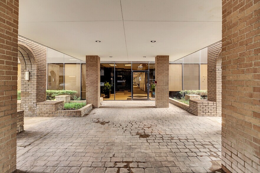 More Photos Of 2180 North Loop W, Houston Unknown For Lease