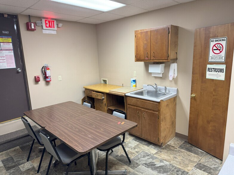 More Photos Of 1690 Huston Dr, Decatur Office For Sale