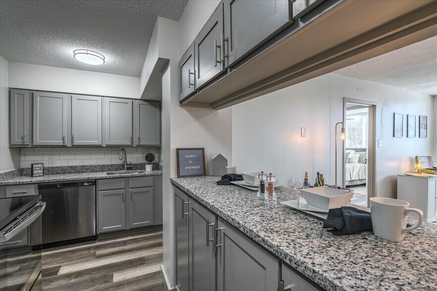 More Photos Of 45 S Idlewild, Memphis Apartments For Sale