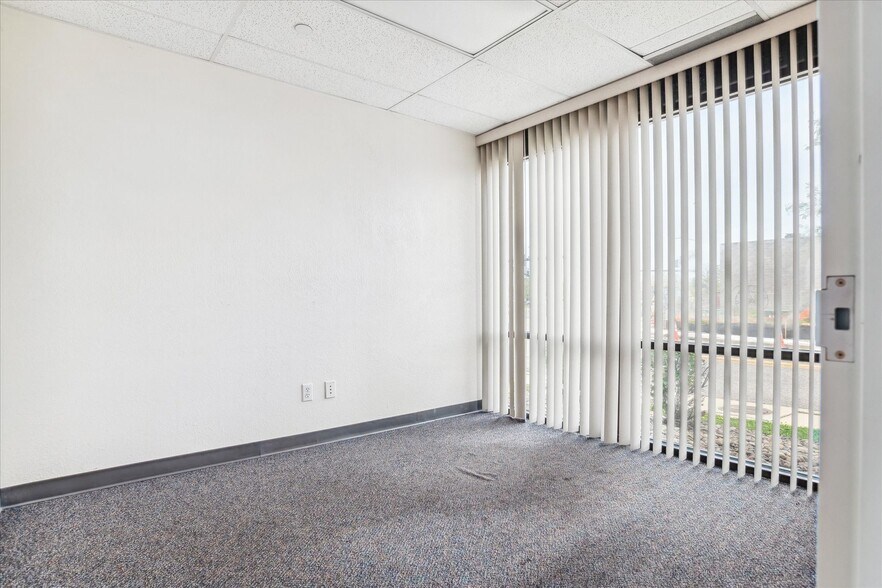 More Photos Of 5105 S Santa Fe Dr, Littleton Medical For Sale