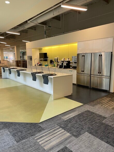 More Photos Of 49 W Maryland St, Indianapolis General Retail For Lease
