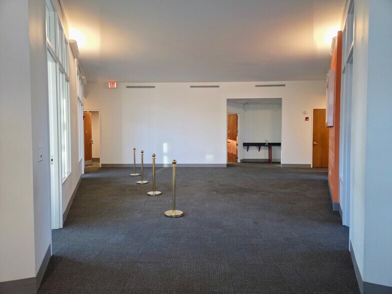 More Photos Of 1640 W Fullerton Ave, Chicago Bank For Sale