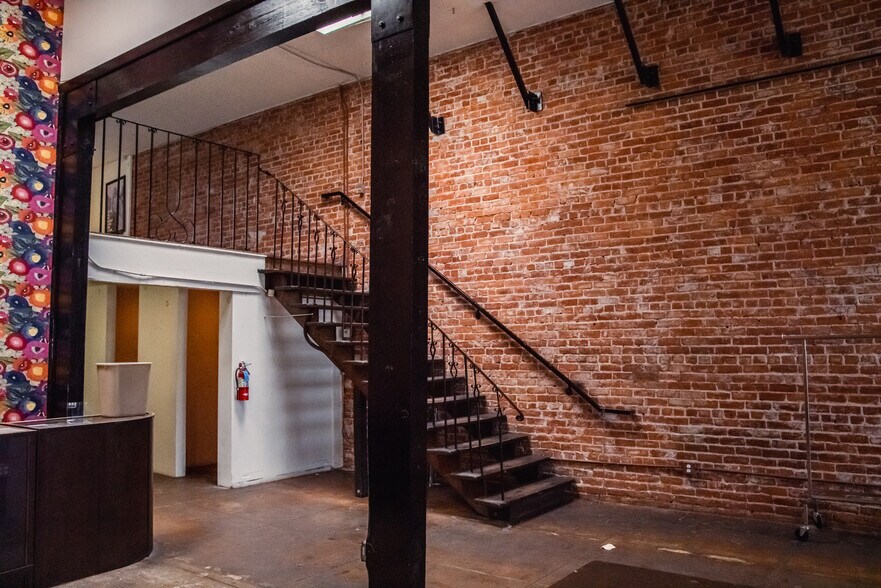 More Photos Of 2708 Main St, Santa Monica Storefront For Lease