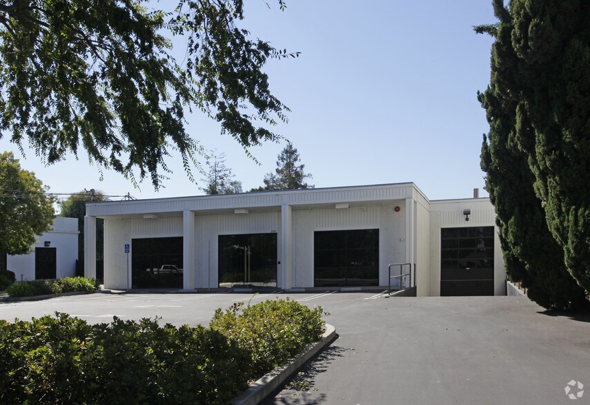 More Photos Of 2189 Leghorn St, Mountain View Research And Development For Lease