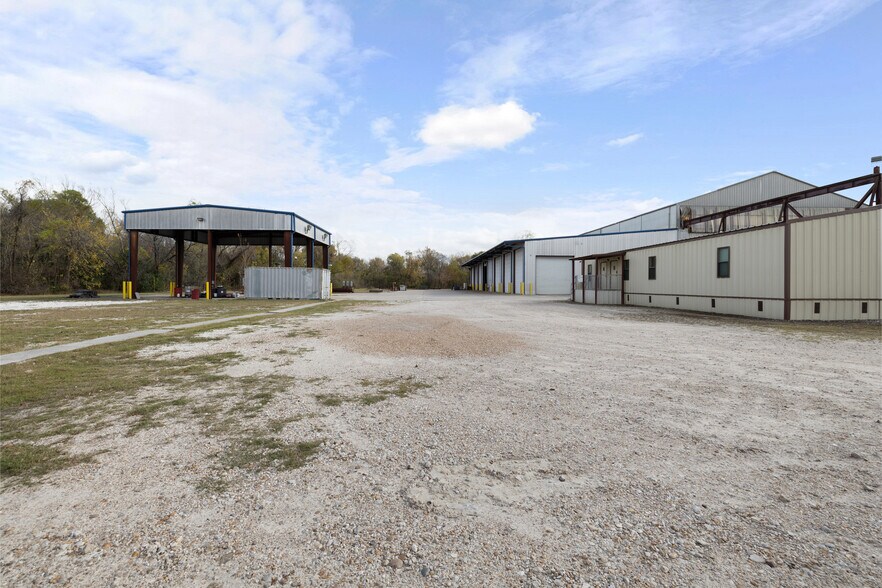 More Photos Of 12050 Proctor St, Houston Warehouse For Lease
