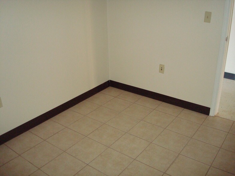 More Photos Of 11601 Pellicano Dr, El Paso Unknown For Lease