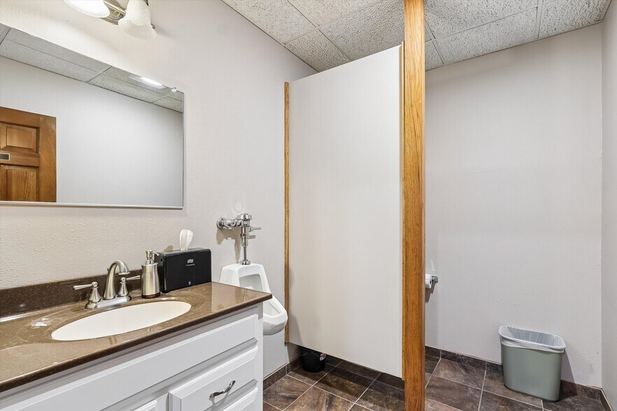 More Photos Of 535 Main St, Ames Office For Lease