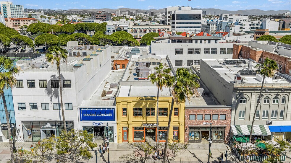 More Photos Of 1343-1349 3rd Street Promenade, Santa Monica Storefront For Sale