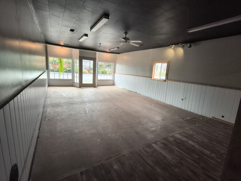 More Photos Of 202 E. North Main Street, Littleton General Retail For Sale