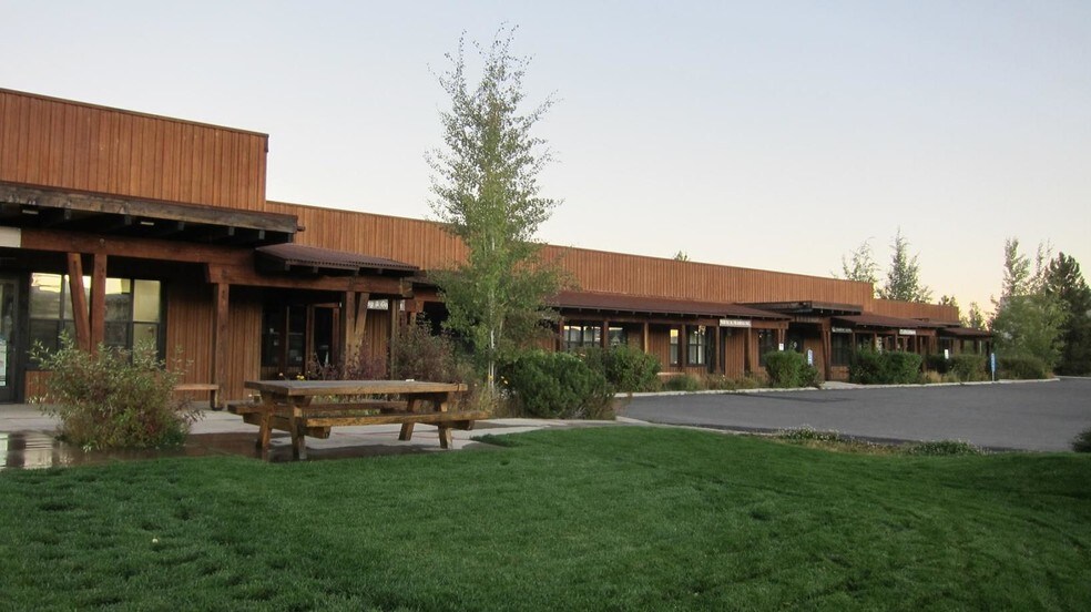 More Photos Of 12177 Business Park Dr, Truckee Flex For Lease