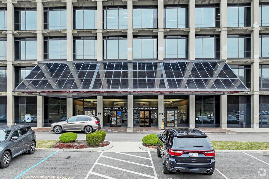 More Photos Of 1 Blue Hill Plz, Pearl River Office For Lease