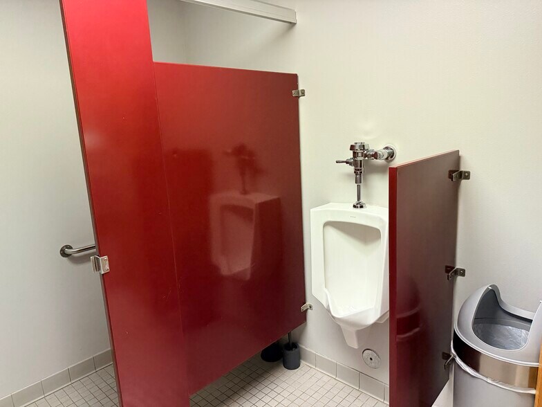 More Photos Of 1001 Arboretum Dr, Waunakee Flex For Lease