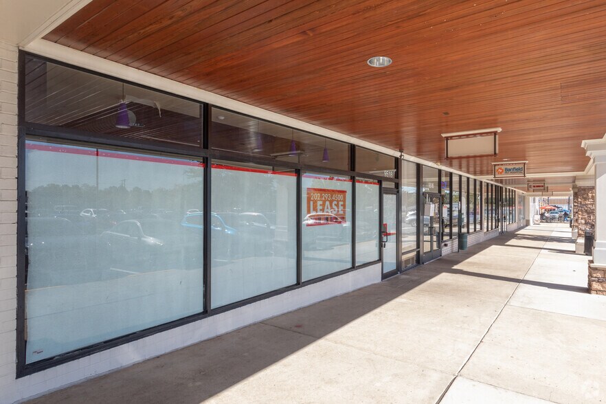 More Photos Of 9570 Main St, Fairfax Unknown For Lease