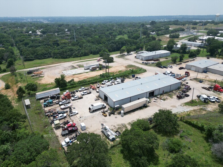 More Photos Of 207 Samuel Dr, Weatherford Warehouse For Lease