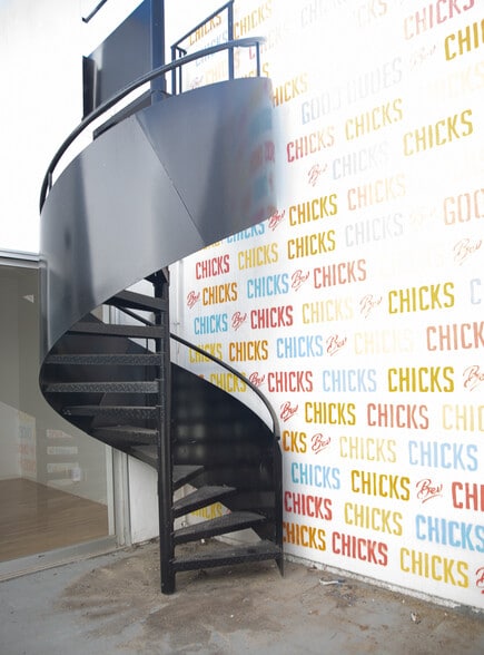 More Photos Of 70-72 Windward Ave, Venice General Retail For Lease