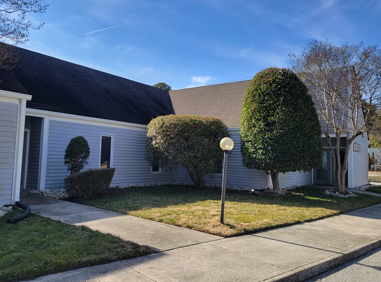More Photos Of 710 Denbigh Blvd, Newport News Office For Sale