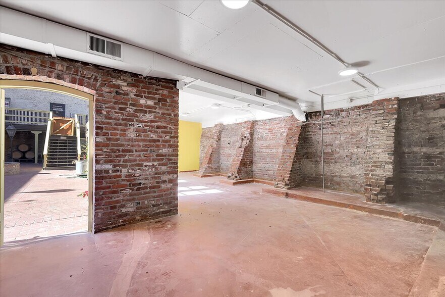 More Photos Of 900-906 2nd St, Sacramento Storefront For Lease