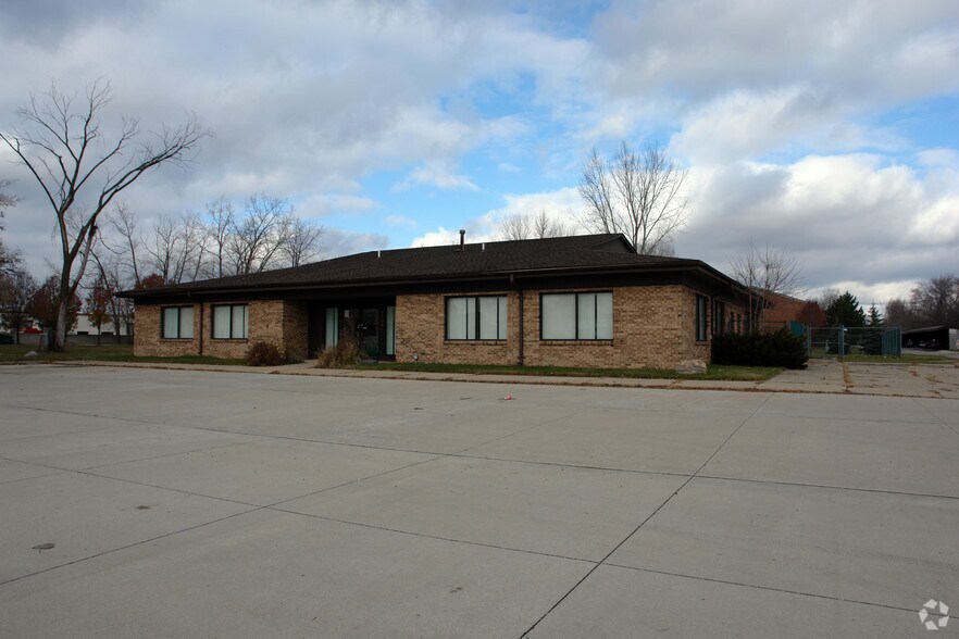 Primary Photo Of 19865 15 Mile Rd, Clinton Township Office For Lease